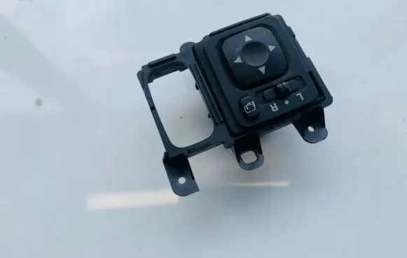 Mitsubishi Pajero Wing mirror switch 183569