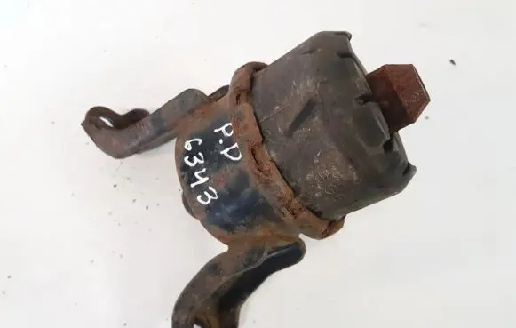 Mazda 6 Engine mount bracket 8b14