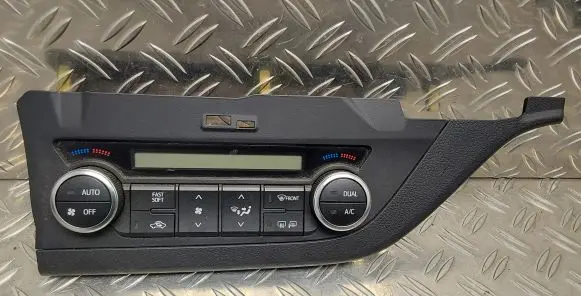 Toyota Auris E180 Climate control unit 5590002360