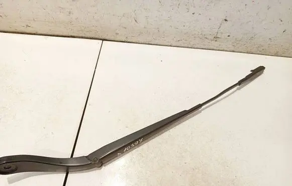 Front wiper blade arm
