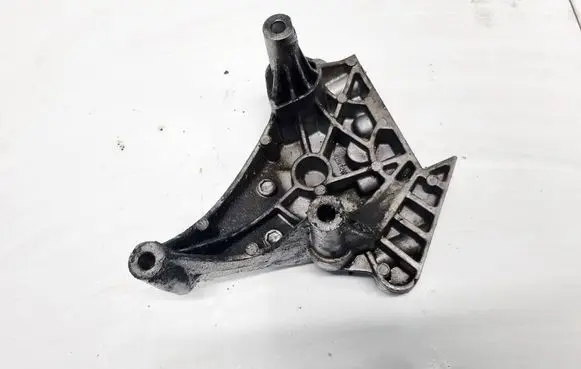 Skoda Octavia Mk2 (1Z) Engine mounting bracket 03G199207A