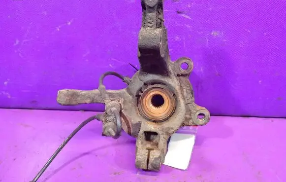 Dacia Logan I Front wheel hub spindle knuckle