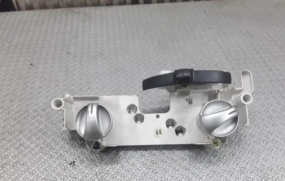 Toyota Yaris Climate control unit 6850Y33