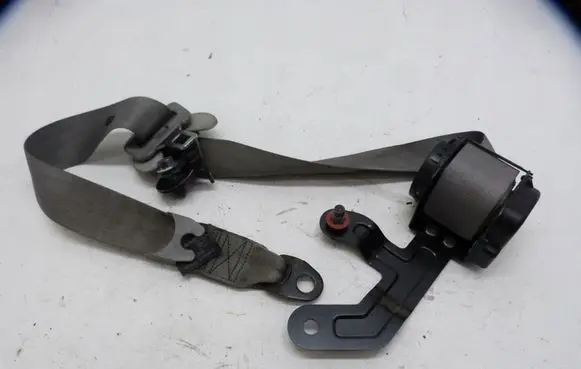 KIA Carnival Rear seatbelt 898204D130