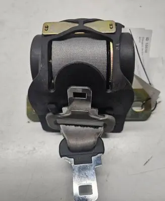 Middle seatbelt (rear)