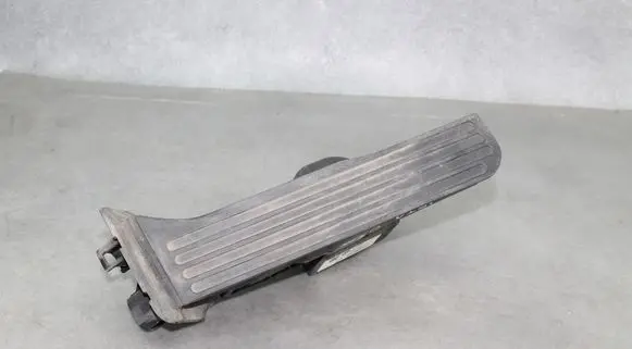 Volkswagen Jetta V Accelerator throttle pedal 1K1721503L