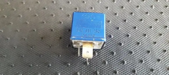 Audi A6 S6 C4 4A Other relay 8A0951253 899587