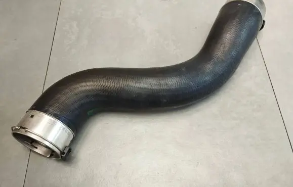 Mercedes-Benz CLS C218 X218 Intercooler hose/pipe 02701184 2515514
