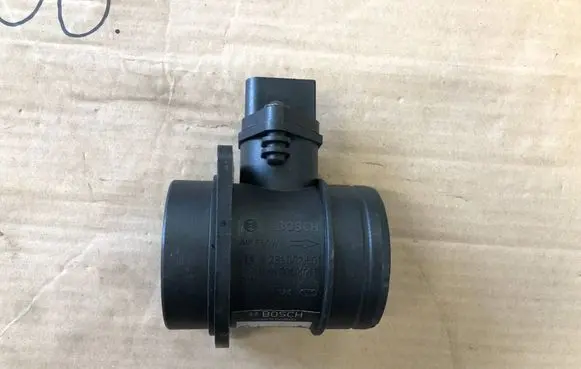 Audi A4 S4 B6 8E 8H Mass air flow meter 038906461B 0281002531