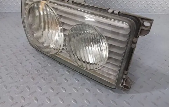 Mercedes-Benz 200 300 W123 Headlight/headlamp A0018209861 A0018207461