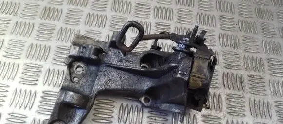 Peugeot 307 Engine mounting bracket 9659200880