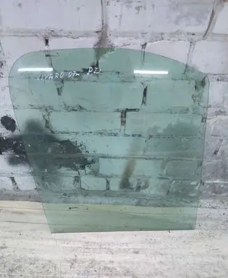 Opel Vivaro Front door window glass four-door