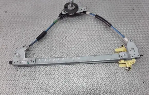 Rear door manual window regulator