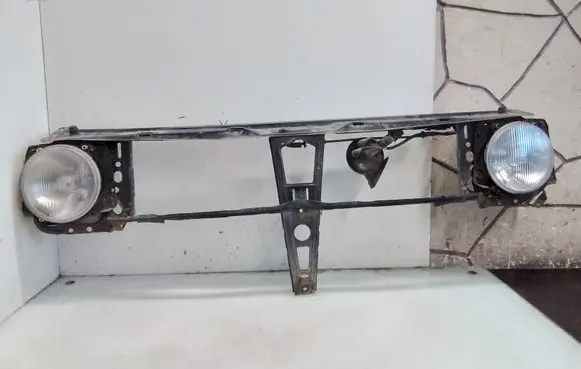 Volkswagen Golf II Radiator support slam panel