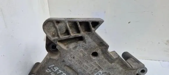 Volkswagen PASSAT B6 Engine mounting bracket 03g199207f