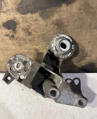 Audi A4 S4 B6 8E 8H Engine mounting bracket 8E0199351C