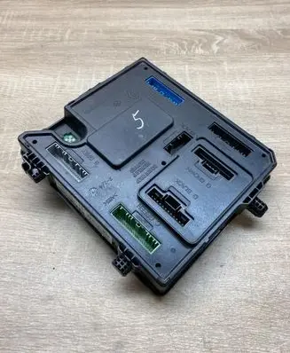 Renault Megane III Central body control module 284B13640R