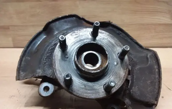 Front wheel hub