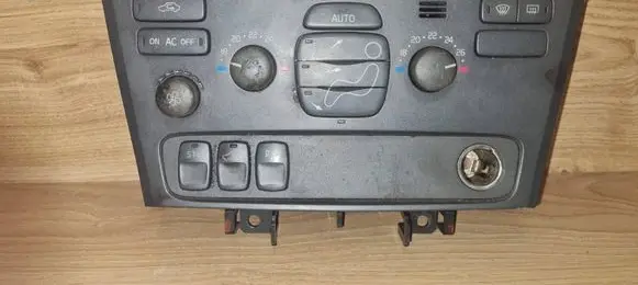 Volvo V70 Climate control unit