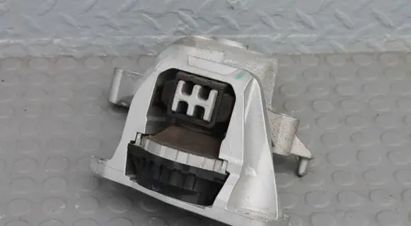 Nissan Qashqai J12 Engine mount bracket 112326UB0A 11232-6UB0A 112326UB0A-LAPA