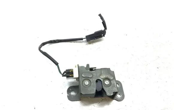 Hyundai Santa Fe Tailgate window lock/catch/latch k3212