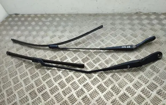 Volvo XC60 Front wiper blade arm