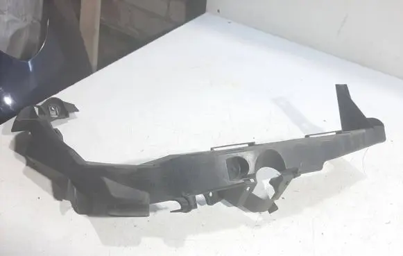 BMW 3 E90 E91 Headlight/headlamp mounting bracket 7138402 15857711