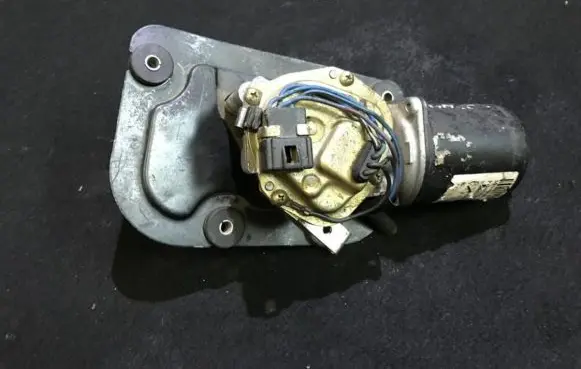 Mitsubishi Lancer Wiper motor