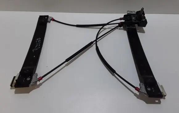Rear door manual window regulator