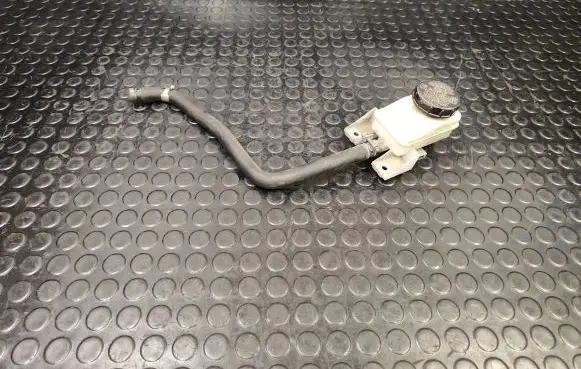Brake fluid reservoir