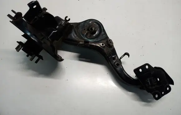 Nissan X-Trail T32 Rear control arm 17122855458
