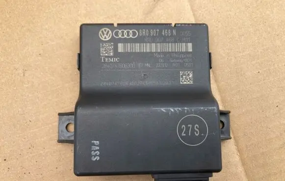Audi A4 S4 B8 8K Gateway control module 8R0907468N