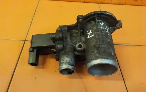 Jaguar XF X250 EGR thermostat 1043808S02