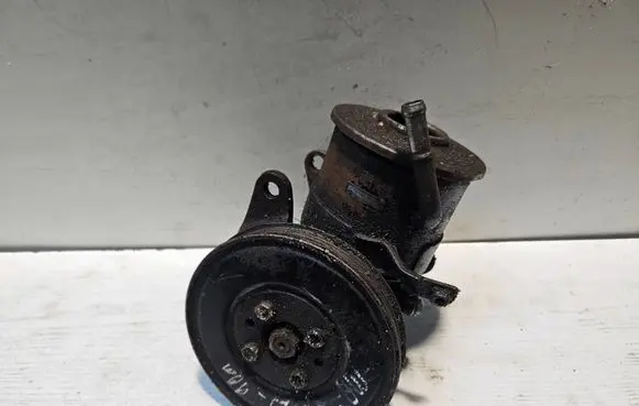 Mitsubishi Galant Power steering pump 4408964