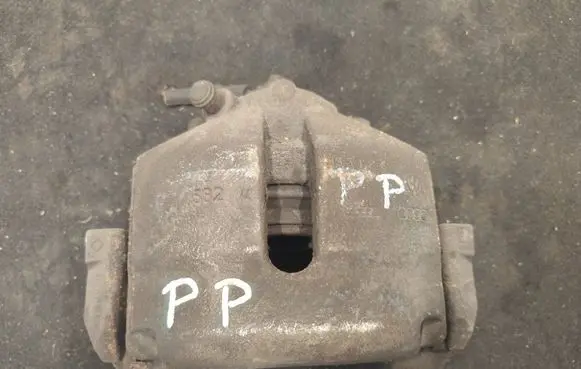 Volkswagen Golf Plus Front brake caliper