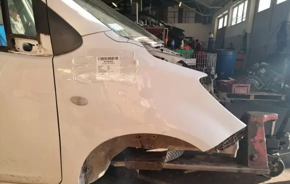 Opel Agila B Fender 26UD