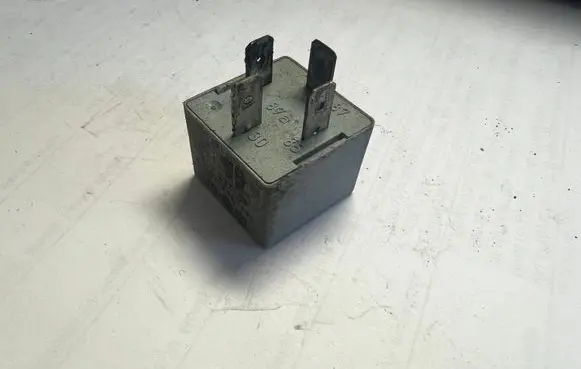 Audi A6 S6 C5 4B Other relay 141951253B