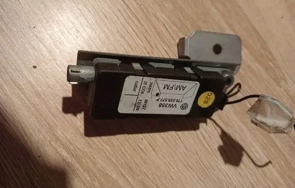 Volkswagen Touran I Antenna control unit 1t0035577t