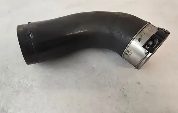 Volvo XC60 Intercooler hose/pipe 32222525
