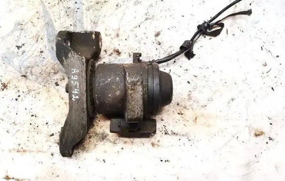 Mazda CX-7 Engine mount bracket