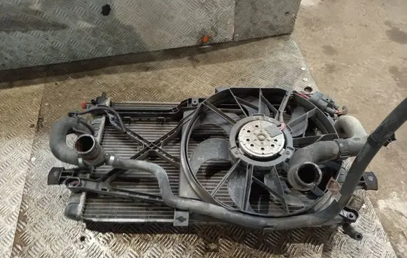 Opel Astra H Coolant radiator