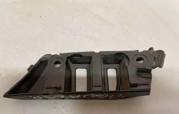 Volkswagen Tiguan Front bumper mounting bracket 5N0807184