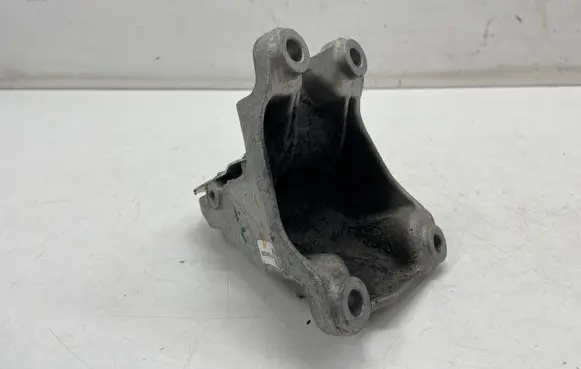 BMW 1 F20 F21 Engine mounting bracket 6859416