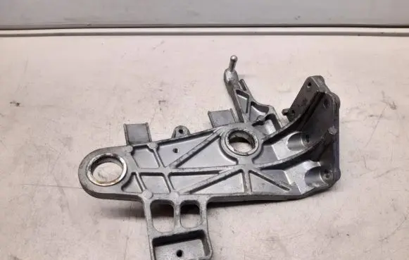 Mercedes-Benz E W212 Engine mounting bracket A6510902241 211550101