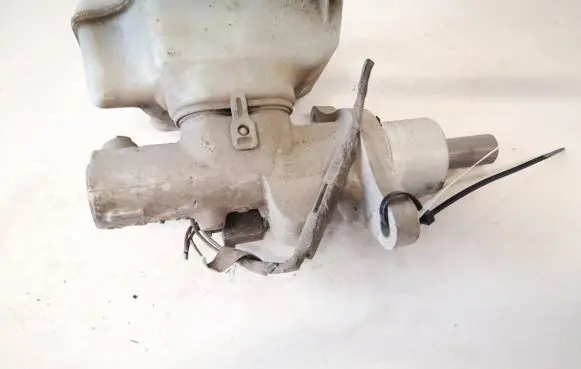 Master brake cylinder