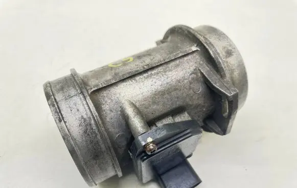 Audi A6 S6 C5 4B Mass air flow meter 059906461G AFH7025F