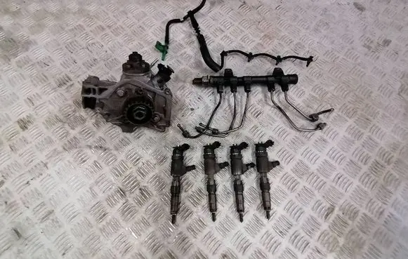 Citroen DS3 Fuel injection high pressure pump 9811347380 0445010739