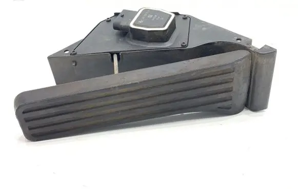 Accelerator throttle pedal