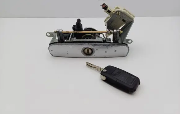 Volkswagen Polo IV 9N3 Tailgate/trunk/boot exterior handle 6Q6827601B