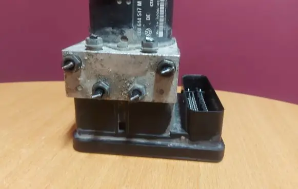 Volkswagen Touran I ABS Pump 1K0907379Q